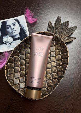Парфумований лосьйон доя тіла victoria’s secret velvet petals
