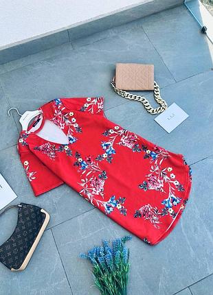 Платье boohoo с этикеткой