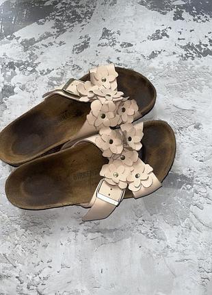 Шльопанці birkenstock з квіточками