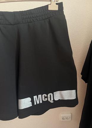 Шорты alexander mcqueen redacted logo sweatshorts 'darkest black'