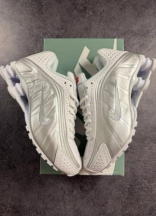 Стильные кроссовки nike shox r4 white