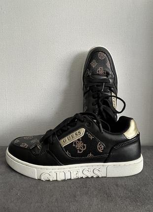 Супер гарні зручні брендові кросівки guess