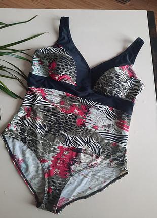 Красивий суцільний купальник розмір  xl