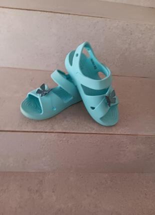 Сандалі для дівчинки crocs c11