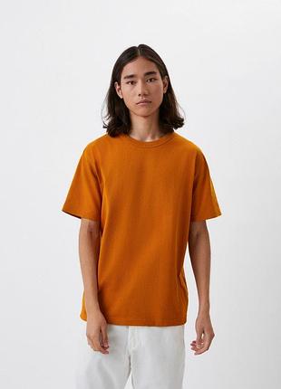 🧡 футболка uniqlo u горючего цвета, размер м