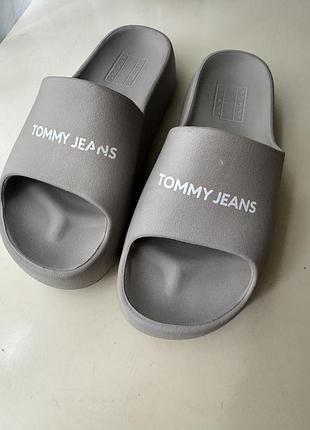 Tommy jeans шльопанці, стан ідеальний, розмір 37/38