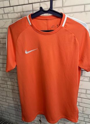 Футболка чоловіча nike розмір м