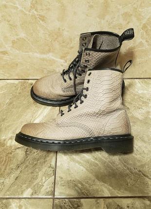 Оригінальні черевики dr. martens 1460 pascal grey python snakeskin, 38 розмір