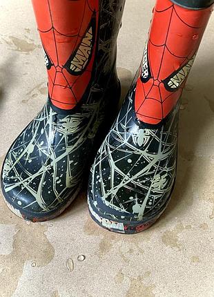 Гумові чоботи дитячі для хлопчика spiderman 27 розмір | устілка 17,5 см | чорні червоні | людина павук