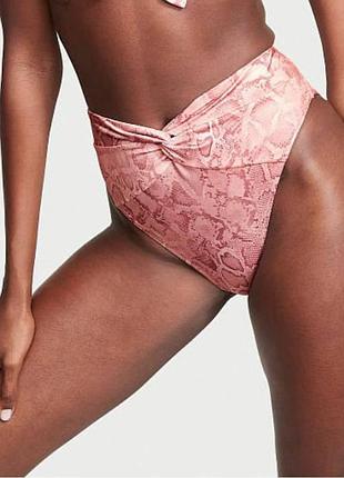 Нижня частина купальника victoria's secret twist high-rise cheeky swim bottom розмір м рожевий зміїний принт