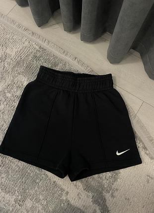 Оригінальні шорти nike