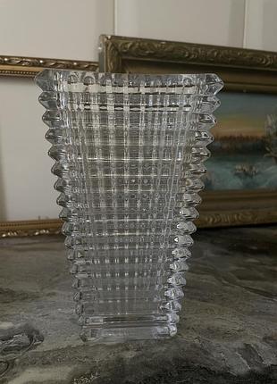 Ваза у стилі baccarat