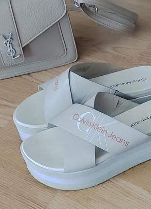 Шльопанці слайдери шкіряні calvin klein jeans