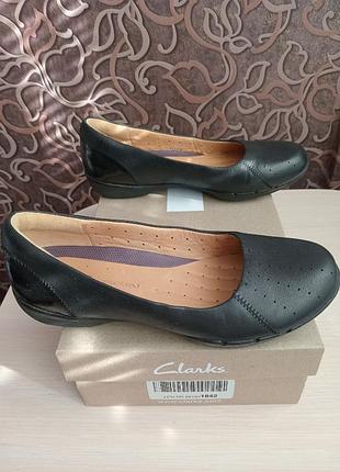 Кожаные женские туфли,балетки clarks instructured.38размир,черные.