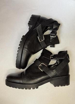 Черевики pollini 39