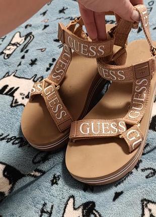Обулденые босоножки guess оригинал..