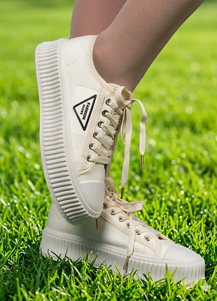 Бежевые кеды на платформев стиле prada