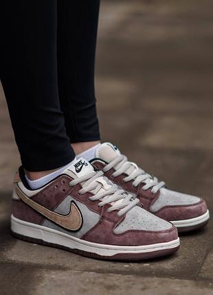 Жіночі кеди nike sb dunk low найк сб данк лоу замшеві бордові з сірим для комфортної ходьби
