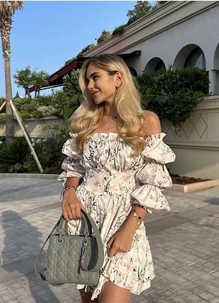 Короткое белое платье с открытыми плечами и цветочным принтом el.milas.brand