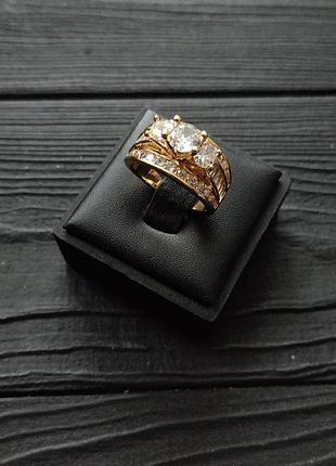 Кольцо женское с камнем