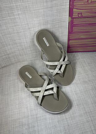 Оригінальні  шльопанці skechers