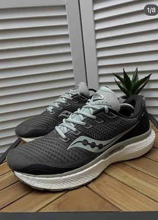 Кросівки hoka