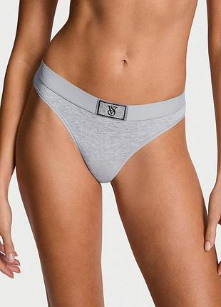 Жіночі трусики victoria's secret (2855597588161) logo cotton shine patch thong xs сірі