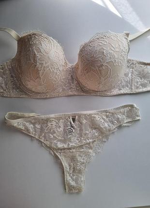 Белый кружевной комплект intimissimi 75c, трусики низкие бразильяна м/л