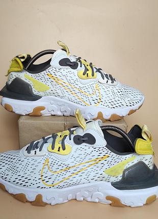 Кроссовки сникерсы nike react vision.
размер 42 длина стельки 27 см.