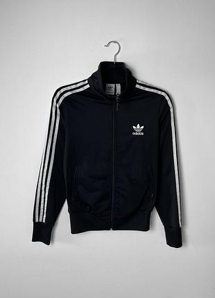 Класична жіноча олімпійка adidas firebird у чорному кольорі з фірмовими білими смугами. розмір: м/л колір: чорний бренд: adidas детальні заміри: •