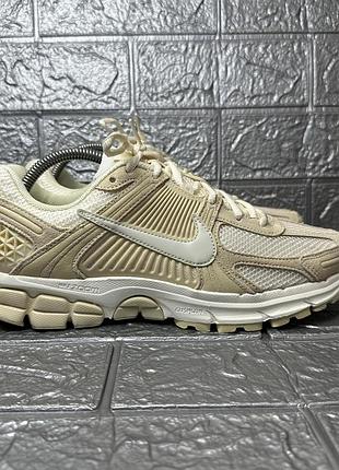Мужские кроссовки nike air zoom vomero 5 beige hq0458-200