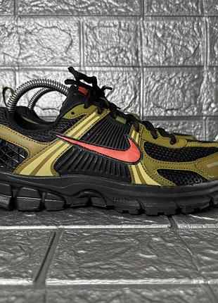Женские кроссовки nike air zoom vomero 5 gs brown hf6998-013