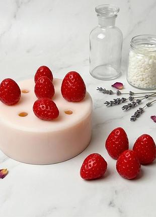 Силиконовая форма для мыла воска клубника мини 9 шт.