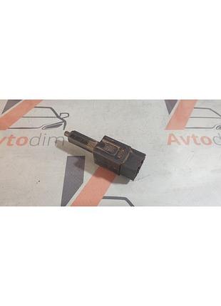 Датчик включення стоп сигналу 253204m400 nissan x-trail t30 2001-2007 дизель
