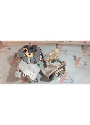 Замок задньої дверї правої 82502aa210 nissan x-trail t30 2001-2007 дизель