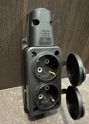 Розетка каучуковая 2-ная с крышками и заземлением 16а bemis ip54 bk1-1402-3612