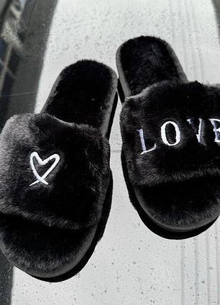 Стильные шлёпанцы "love". черный на размер 38-39 (на подошве 40-41 замеры в описании)