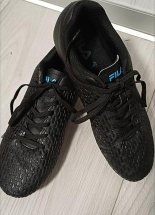 Футбольные бутсы известного бренда fila.