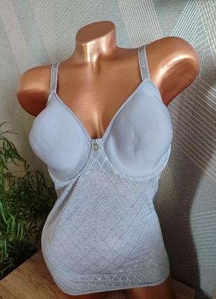 Корректирующее майка triumph из серии sculpting sensation выполнено из сетчатой ткани с геометрическим узором