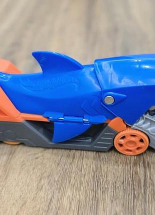 Ігровий набір hot wheels city вантажівка-транспортер акуляча паща