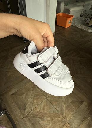 Кросівки від adidas на хлопчика