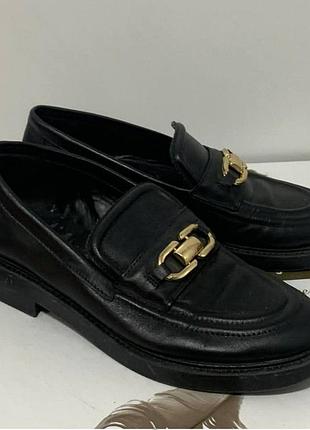 Трендовые женские лоферы от zara 36р.  22,5 см, каблук 3 см