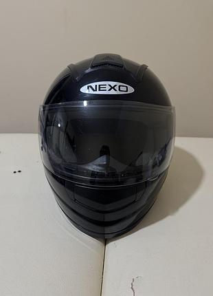 На фото зображено закритий мотоциклетний шолом (інтеграл) марки nexo, модель nexo basic.