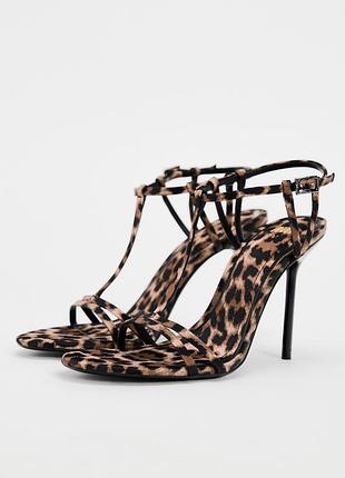 Босоніжки zara