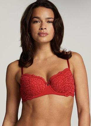 Червоний бюстгальтер з мереживом від hunkemoller