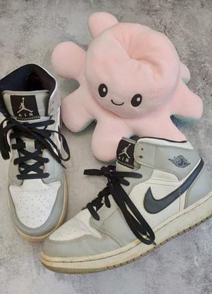 Кросівки air jordan 1 mid light smoke grey gs