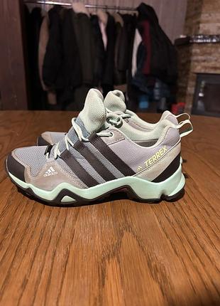 Кросівки жіночі adidas