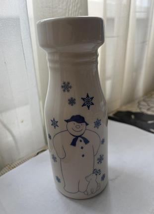 Біла керамічна ваза з різдвяним дизайном "the snowman & the snowdog".