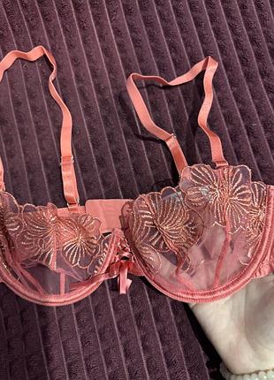 Ефектний кораловий комплект білизни з вишивкою на сітці primark (сток, новий)