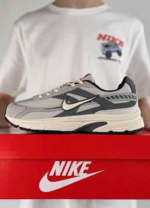 Nike initiator  light grey
